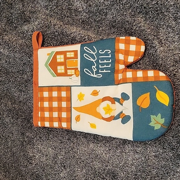 "fall feels" pot holder and kitchen towel set - Picture 6 of 7